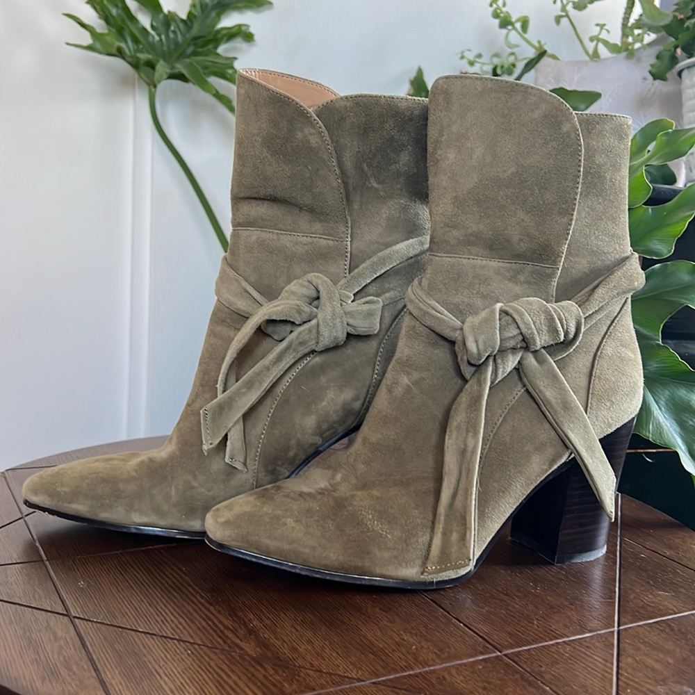 Boots - Picture 1 of 3